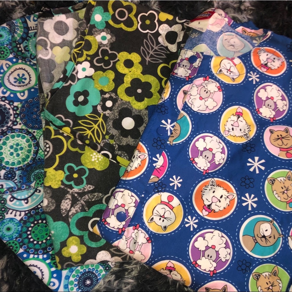 SCRUB TOPS ⭐️👩🏼‍⚕️ sz XS/S two short sleeve one long sleeve. Make an offer! 🙂